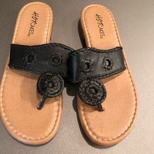 Girls child size 5.5 black sandal. Good condition.